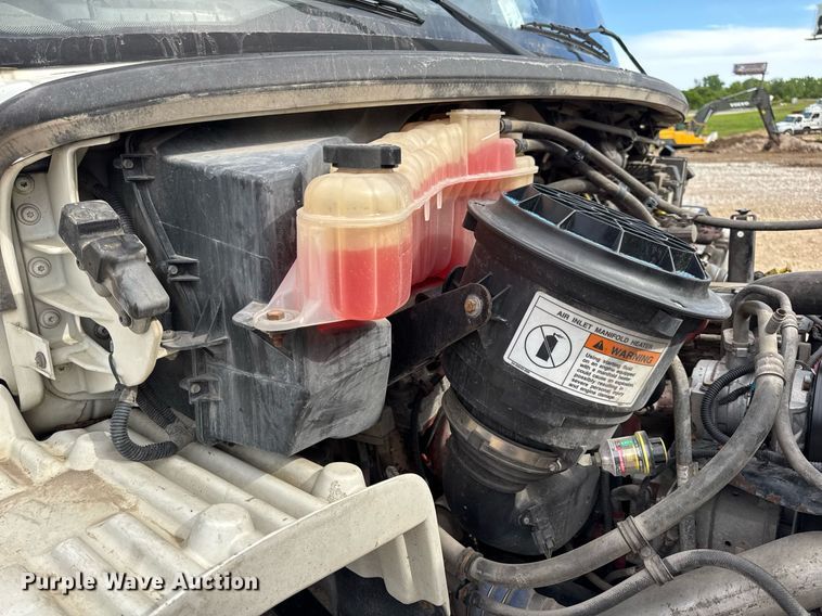 image for item DV4077 2017 Freightliner Business Class M2 semi truck