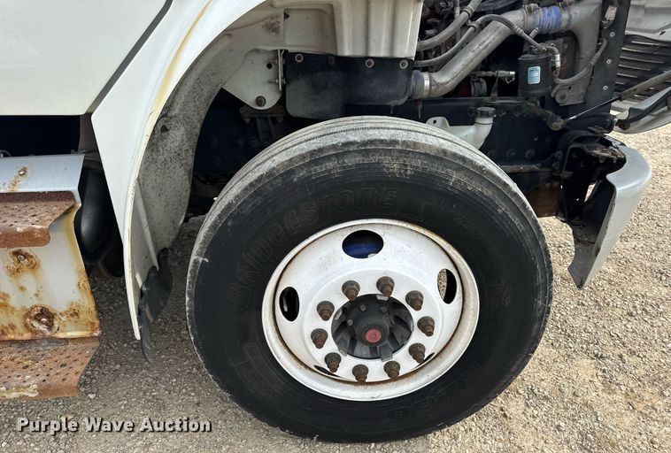 image for item DV4077 2017 Freightliner Business Class M2 semi truck