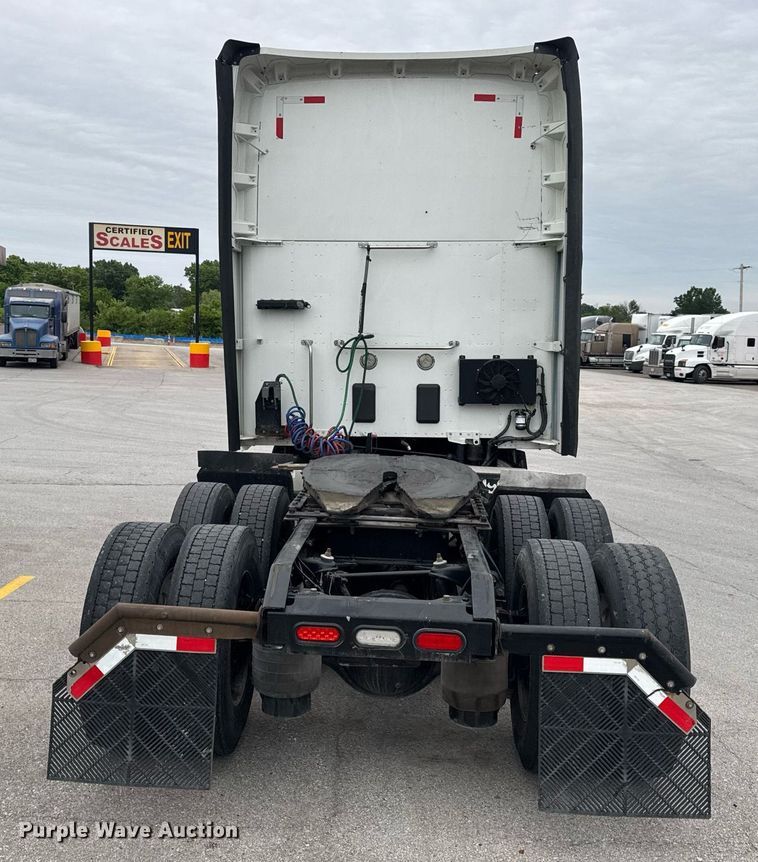 image for item DV4078 2021 Kenworth T680 semi truck