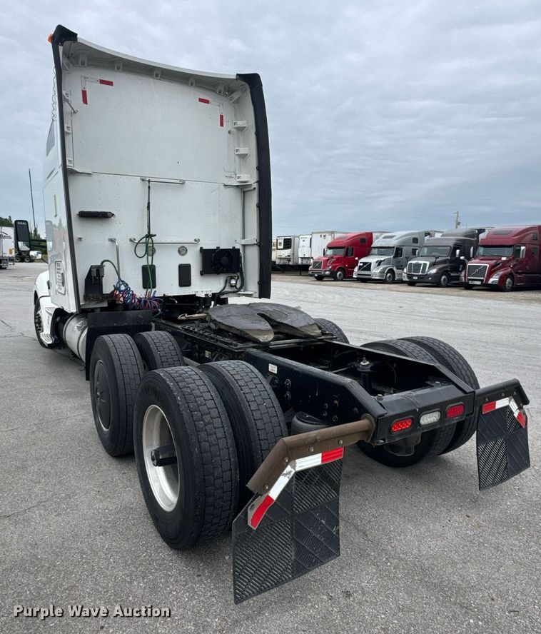 image for item DV4078 2021 Kenworth T680 semi truck