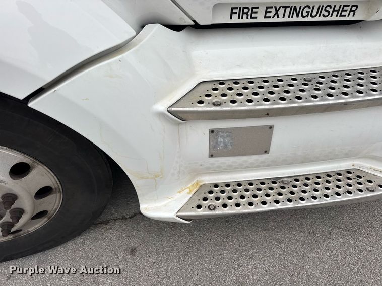 image for item DV4078 2021 Kenworth T680 semi truck