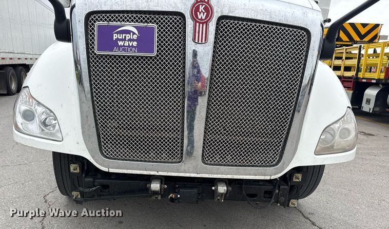 image for item DV4078 2021 Kenworth T680 semi truck