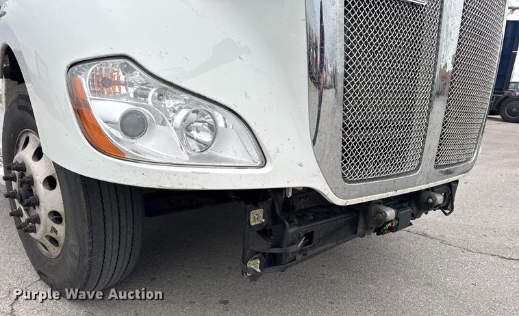 image for item DV4078 2021 Kenworth T680 semi truck