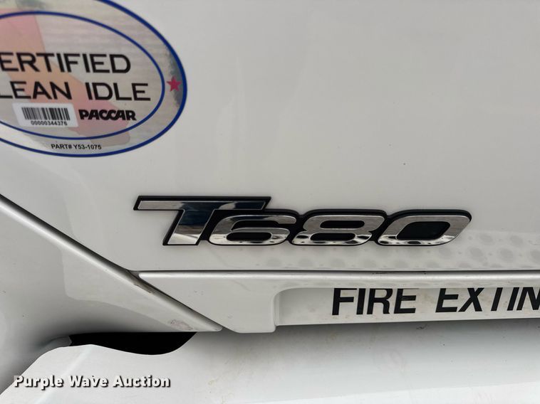 image for item DV4078 2021 Kenworth T680 semi truck