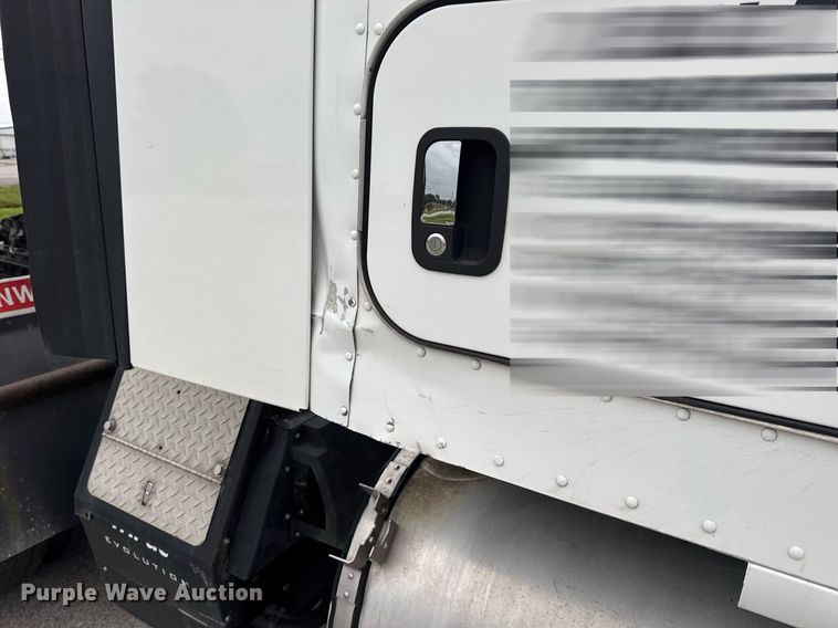 image for item DV4078 2021 Kenworth T680 semi truck