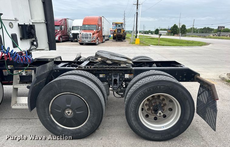 image for item DV4078 2021 Kenworth T680 semi truck