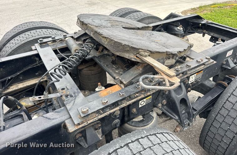 image for item DV4078 2021 Kenworth T680 semi truck