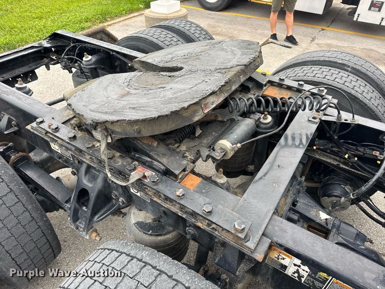 image for item DV4078 2021 Kenworth T680 semi truck