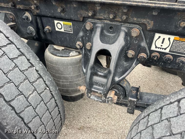 image for item DV4078 2021 Kenworth T680 semi truck