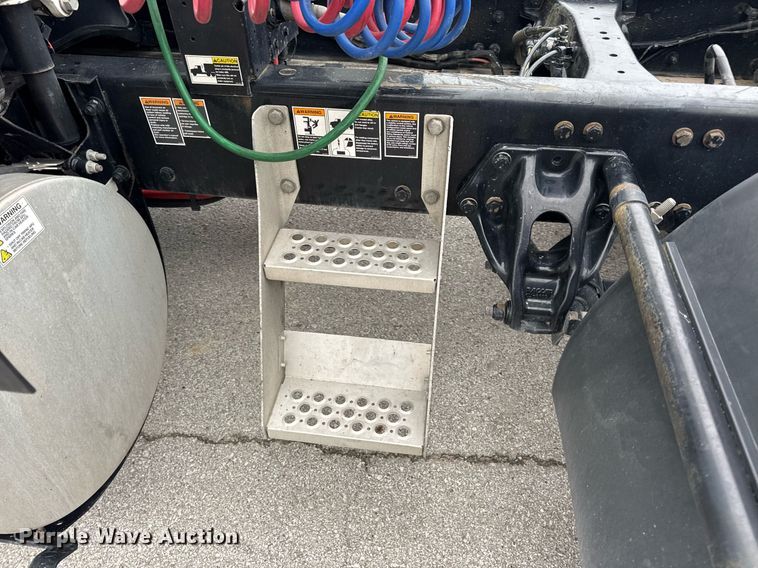 image for item DV4078 2021 Kenworth T680 semi truck