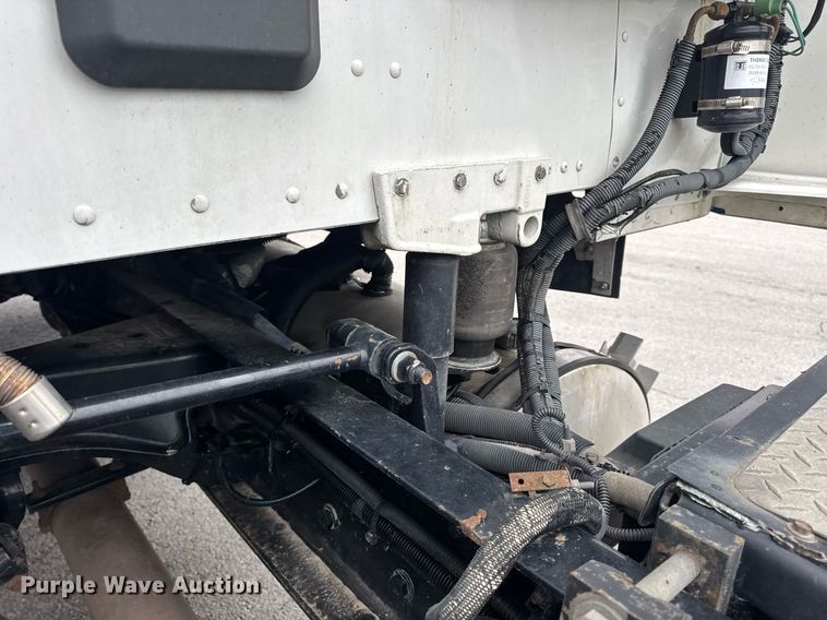 image for item DV4078 2021 Kenworth T680 semi truck