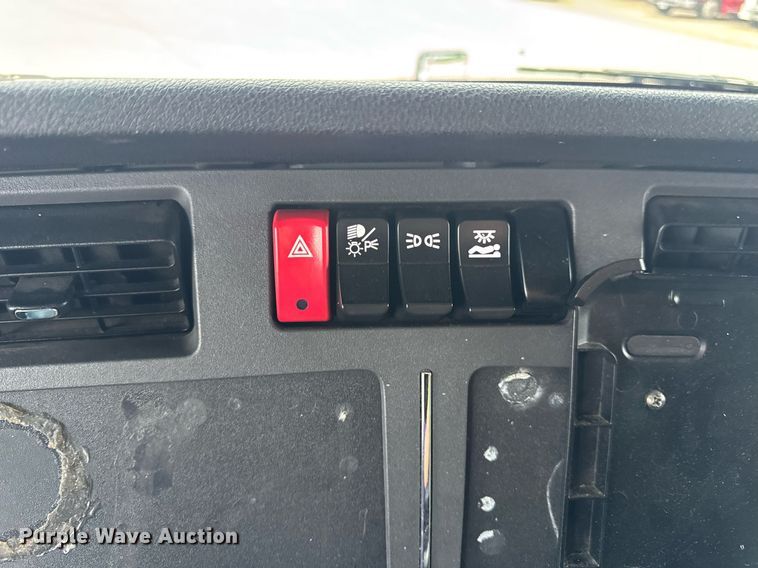 image for item DV4078 2021 Kenworth T680 semi truck