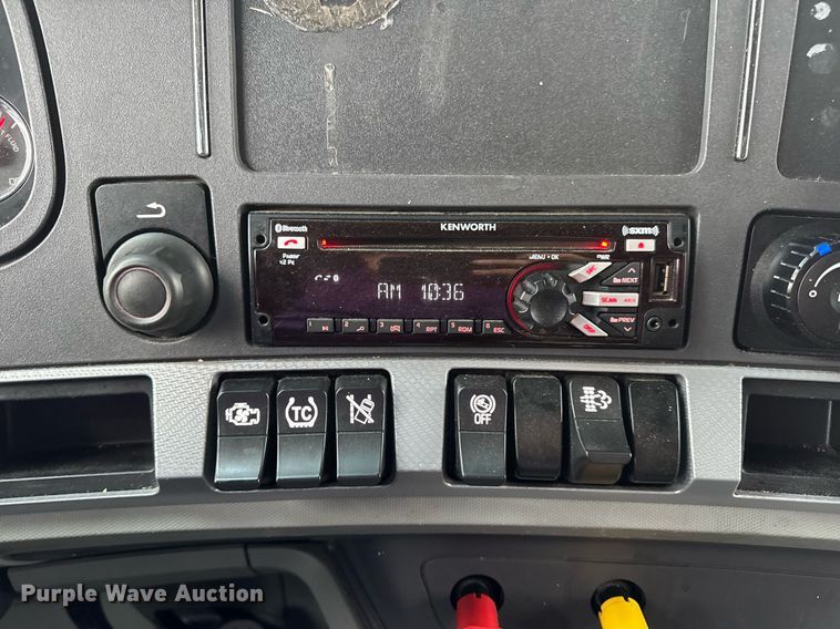 image for item DV4078 2021 Kenworth T680 semi truck