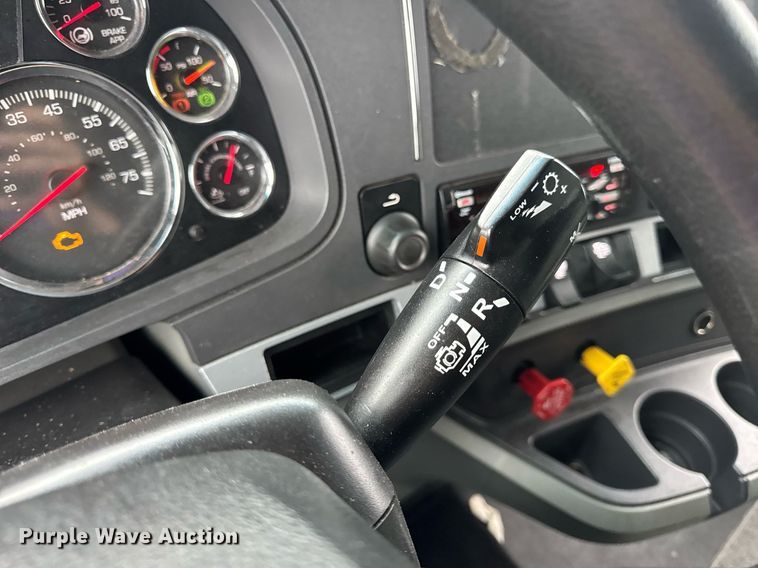 image for item DV4078 2021 Kenworth T680 semi truck