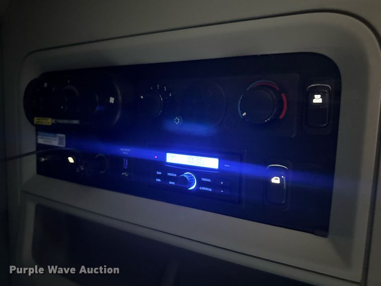 image for item DV4078 2021 Kenworth T680 semi truck