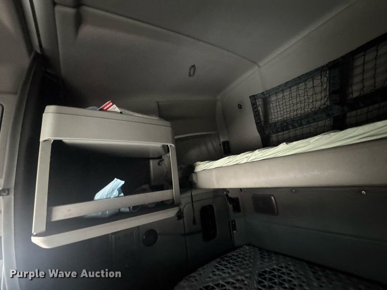 image for item DV4078 2021 Kenworth T680 semi truck