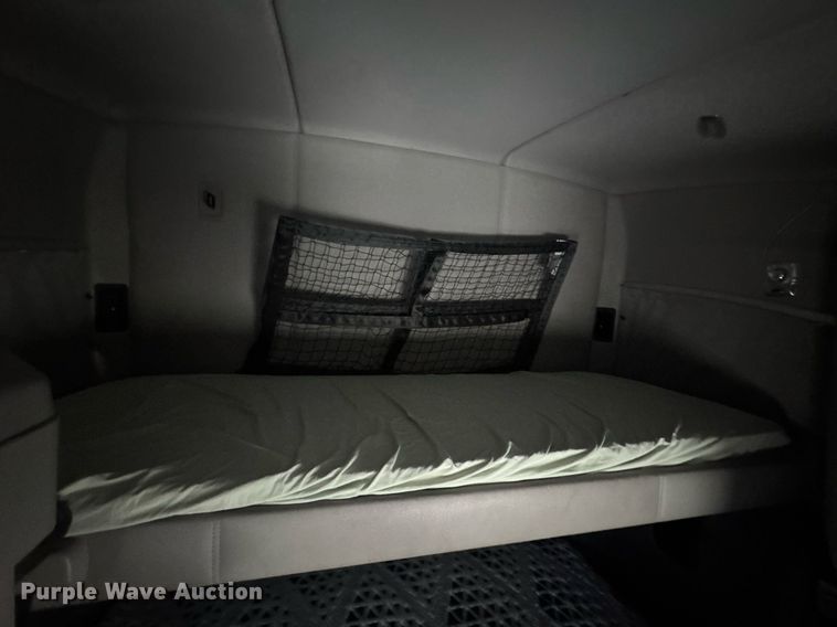 image for item DV4078 2021 Kenworth T680 semi truck