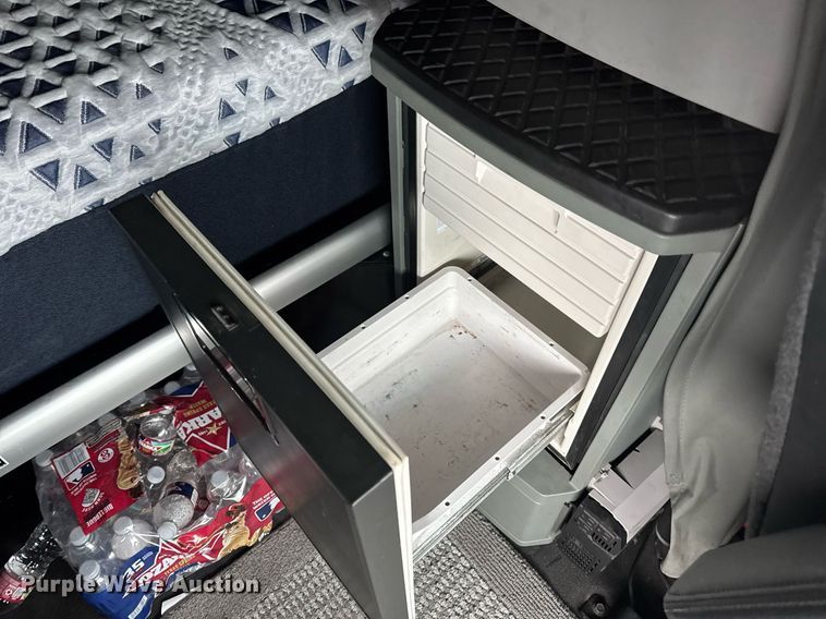 image for item DV4078 2021 Kenworth T680 semi truck