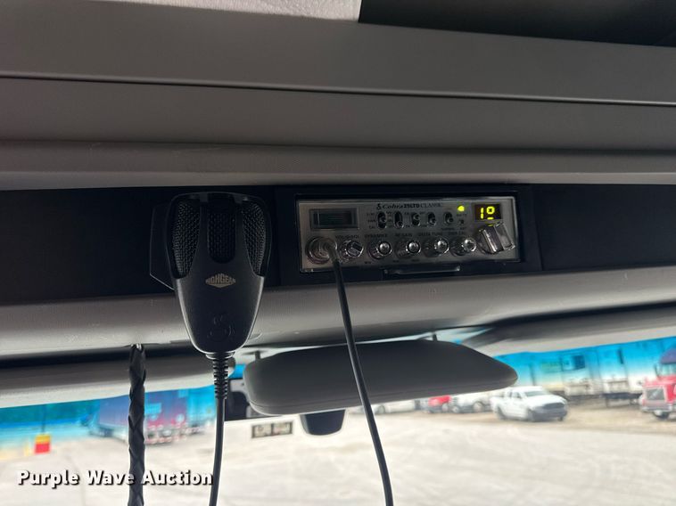 image for item DV4078 2021 Kenworth T680 semi truck