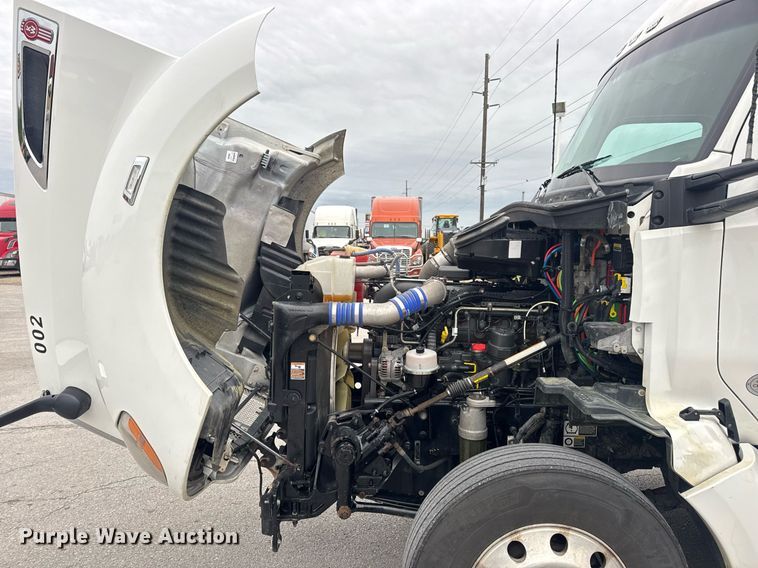 image for item DV4078 2021 Kenworth T680 semi truck