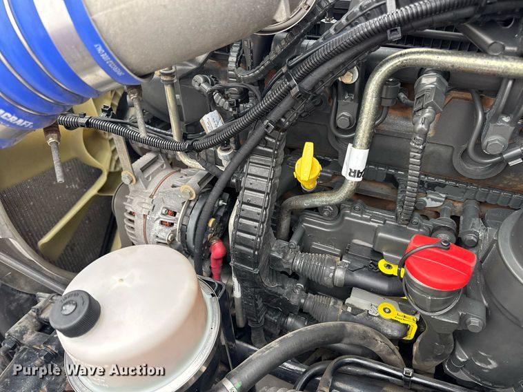 image for item DV4078 2021 Kenworth T680 semi truck