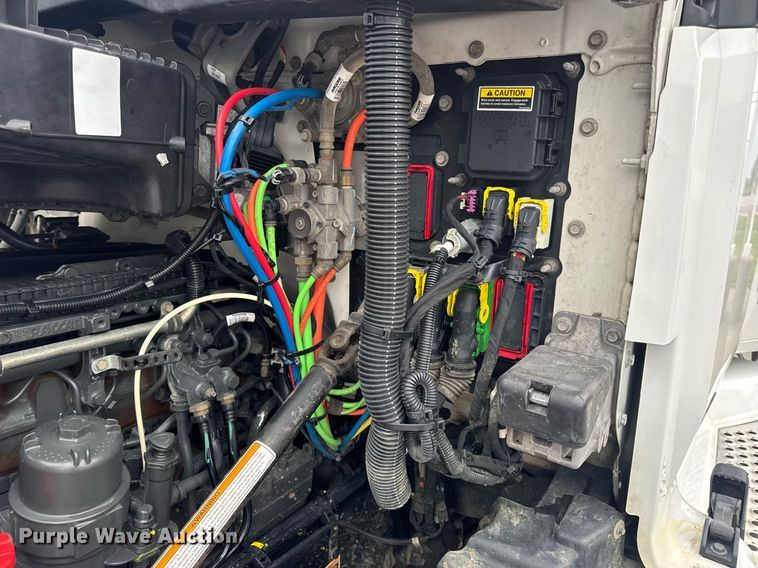 image for item DV4078 2021 Kenworth T680 semi truck