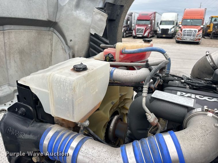 image for item DV4078 2021 Kenworth T680 semi truck