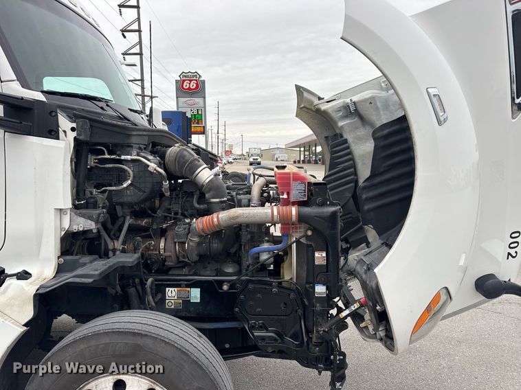 image for item DV4078 2021 Kenworth T680 semi truck