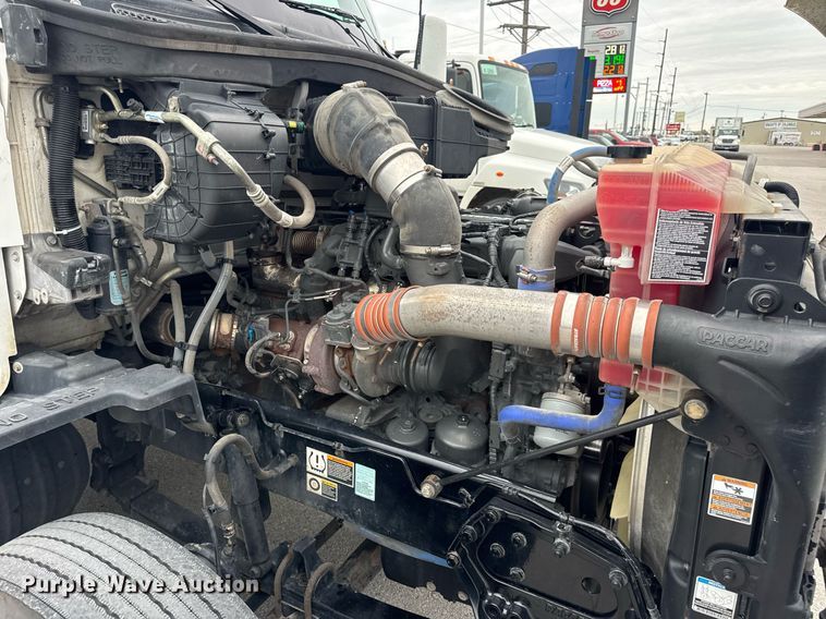 image for item DV4078 2021 Kenworth T680 semi truck