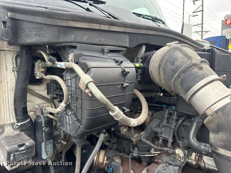 image for item DV4078 2021 Kenworth T680 semi truck