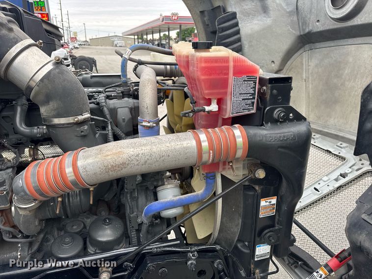 image for item DV4078 2021 Kenworth T680 semi truck