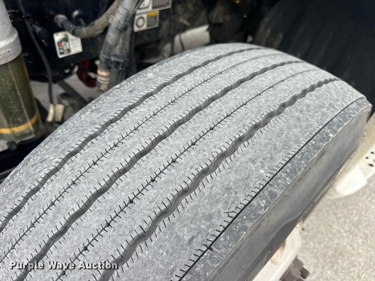 image for item DV4078 2021 Kenworth T680 semi truck