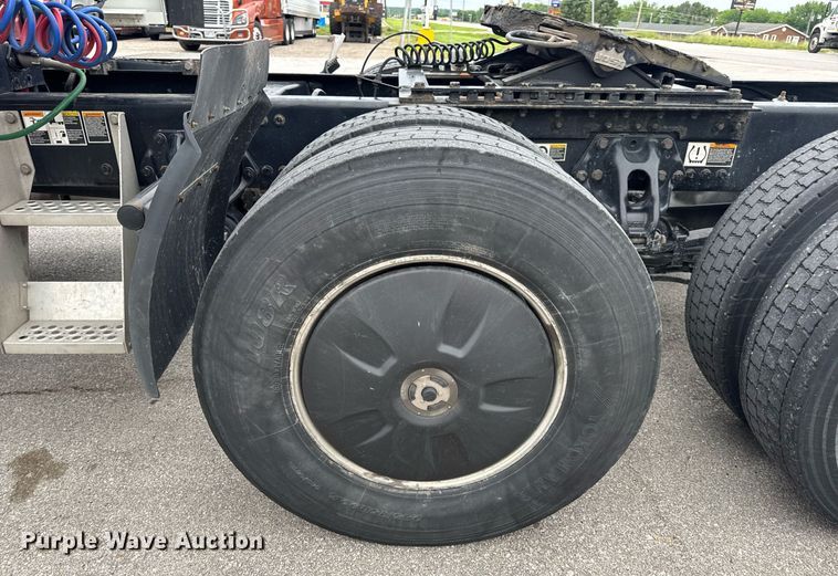 image for item DV4078 2021 Kenworth T680 semi truck