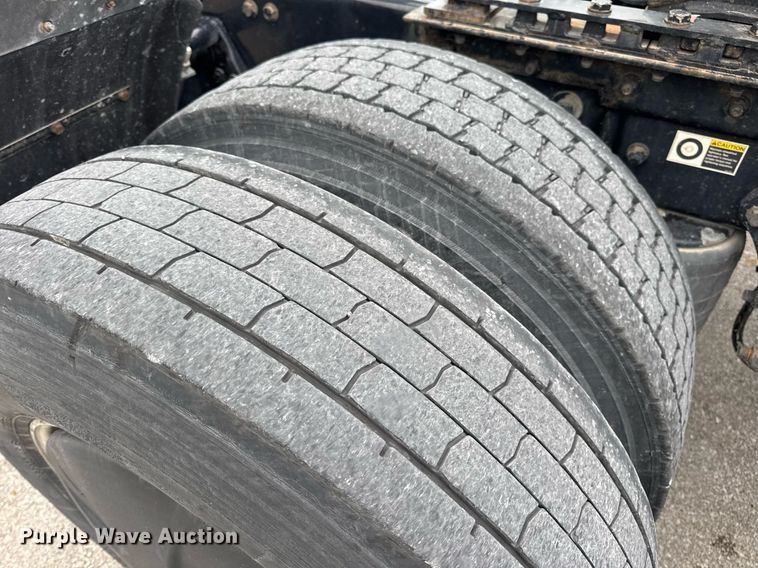 image for item DV4078 2021 Kenworth T680 semi truck