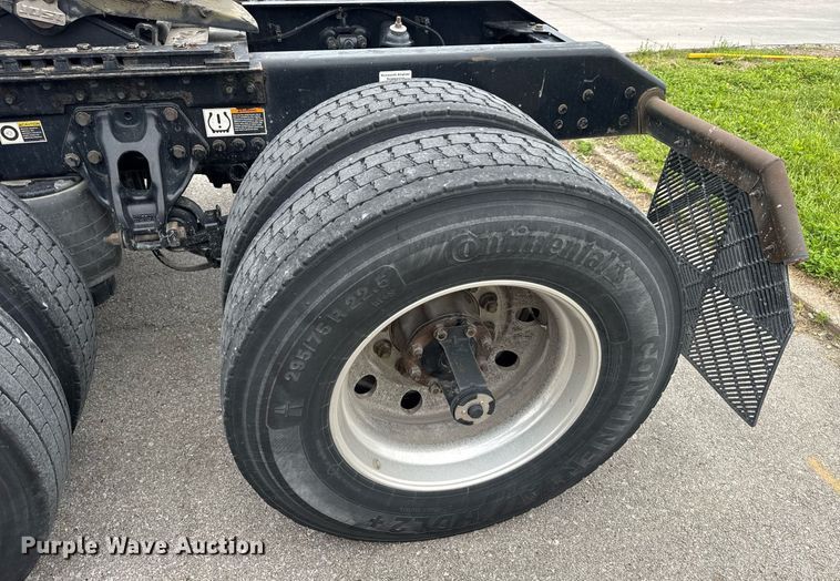 image for item DV4078 2021 Kenworth T680 semi truck