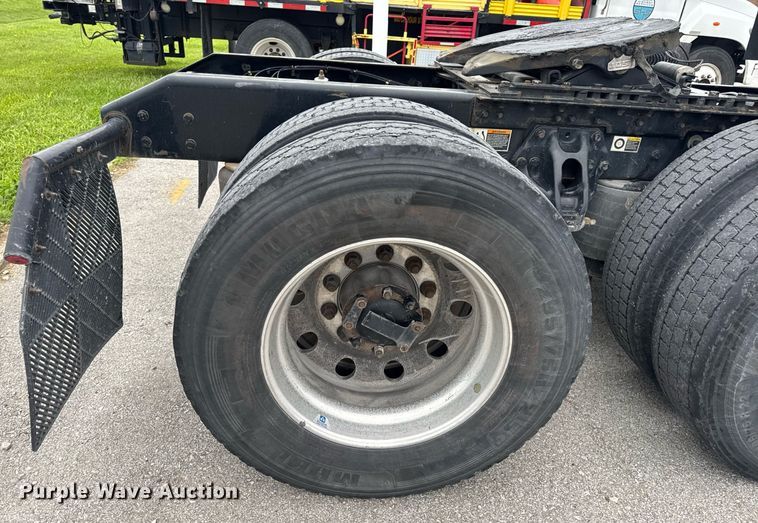 image for item DV4078 2021 Kenworth T680 semi truck