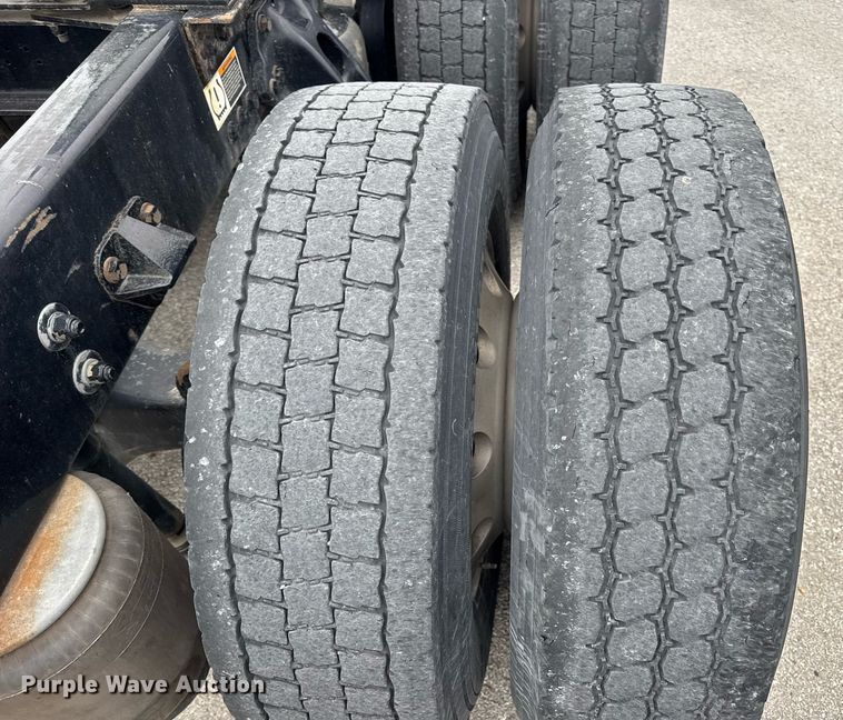 image for item DV4078 2021 Kenworth T680 semi truck