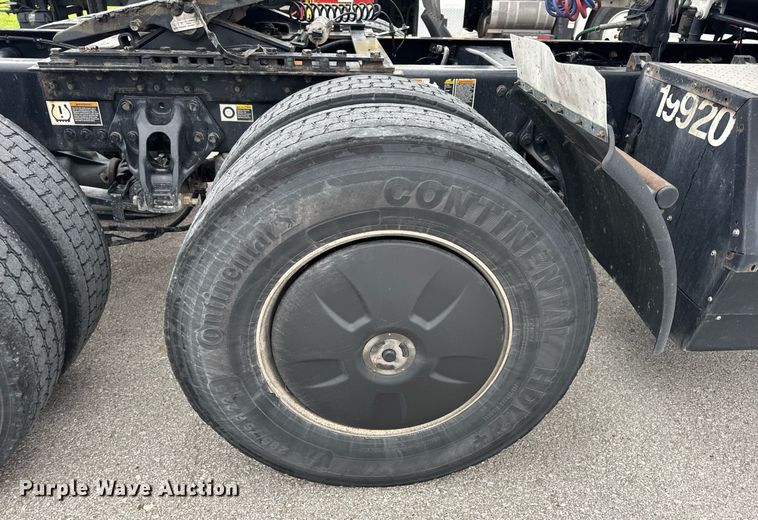 image for item DV4078 2021 Kenworth T680 semi truck