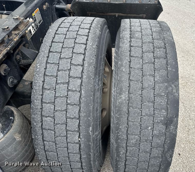 image for item DV4078 2021 Kenworth T680 semi truck