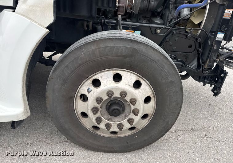 image for item DV4078 2021 Kenworth T680 semi truck