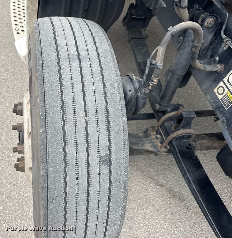 image for item DV4078 2021 Kenworth T680 semi truck