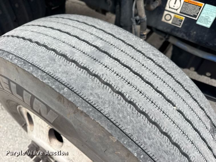 image for item DV4078 2021 Kenworth T680 semi truck