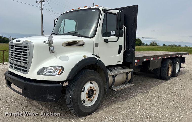 image for item DV4082 2011 Freightliner Business Class M2 flatbed truck