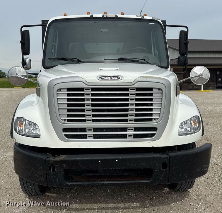 image for item DV4082 2011 Freightliner Business Class M2 flatbed truck