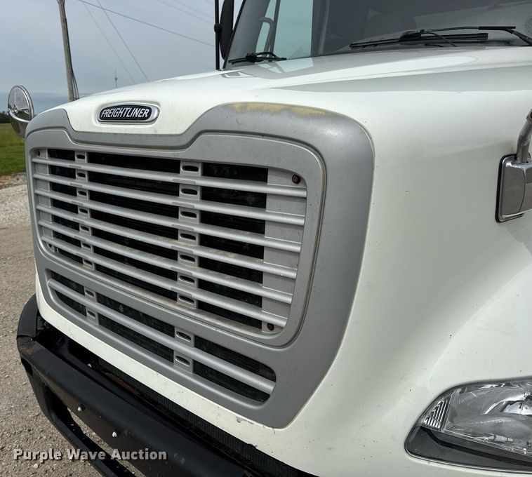 image for item DV4082 2011 Freightliner Business Class M2 flatbed truck