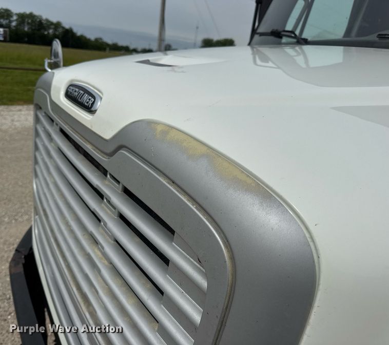 image for item DV4082 2011 Freightliner Business Class M2 flatbed truck