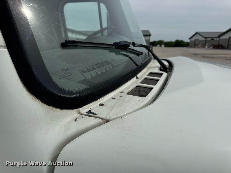 image for item DV4082 2011 Freightliner Business Class M2 flatbed truck