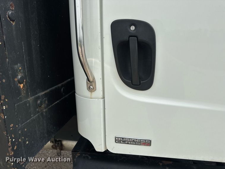 image for item DV4082 2011 Freightliner Business Class M2 flatbed truck