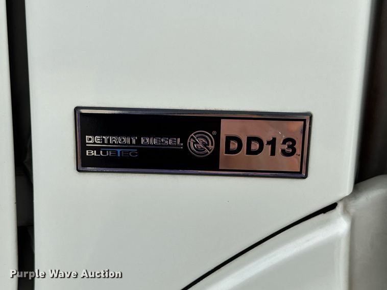 image for item DV4082 2011 Freightliner Business Class M2 flatbed truck