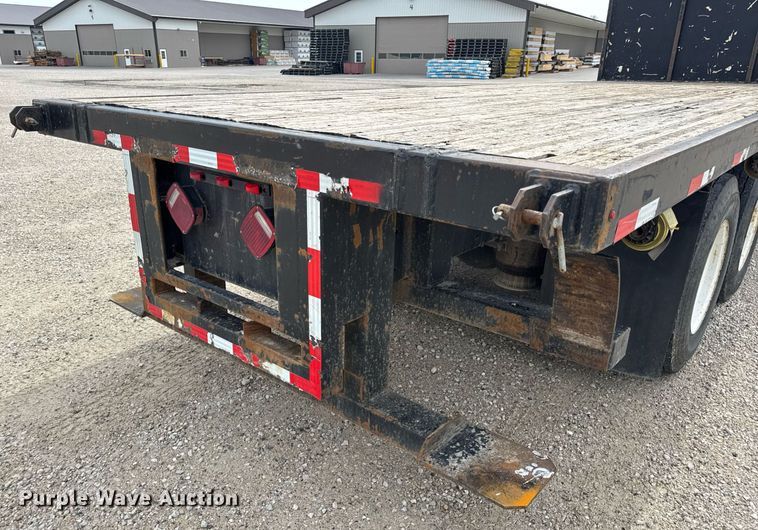 image for item DV4082 2011 Freightliner Business Class M2 flatbed truck